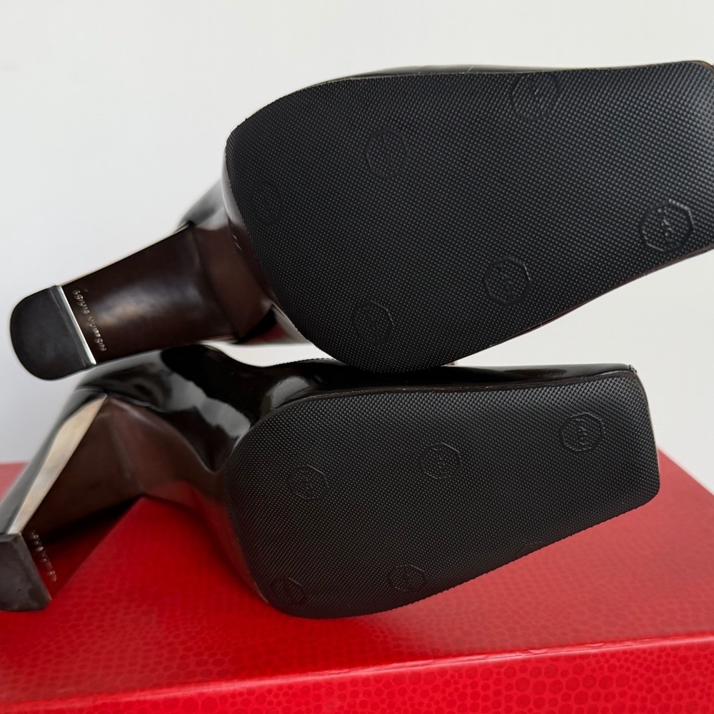 Louis Vuitton Madeleine Black Patent Leather Pumps - Picture 5 of 8